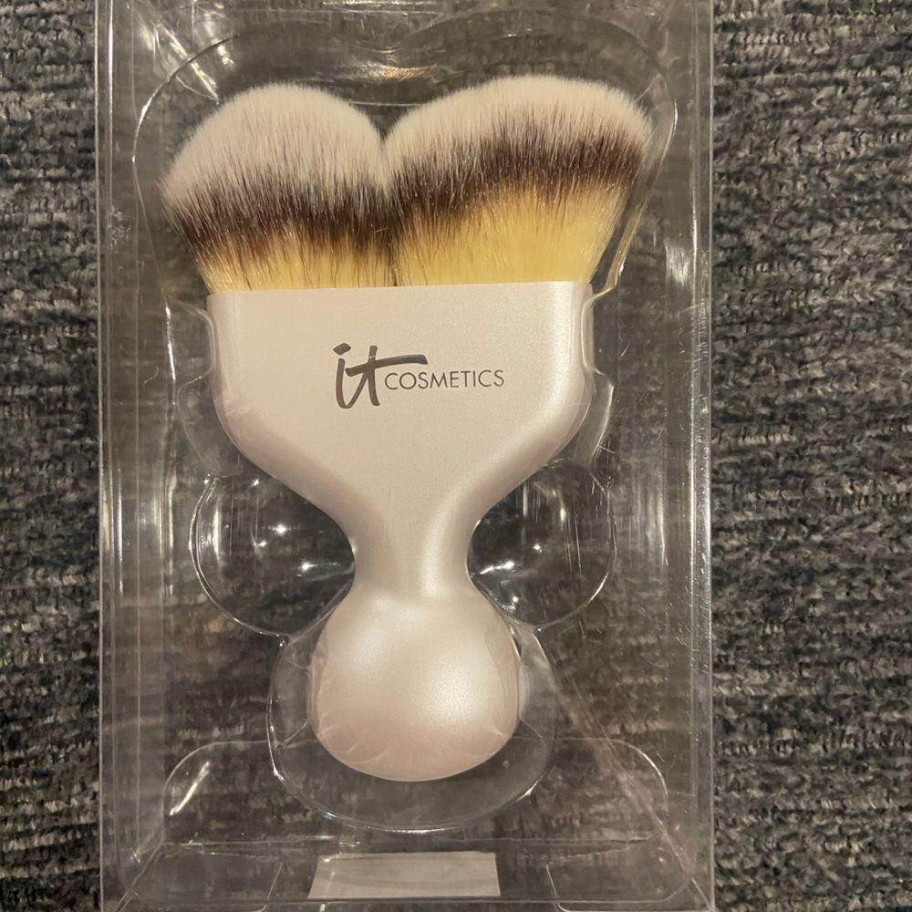 it Cosmetics Contour Brush